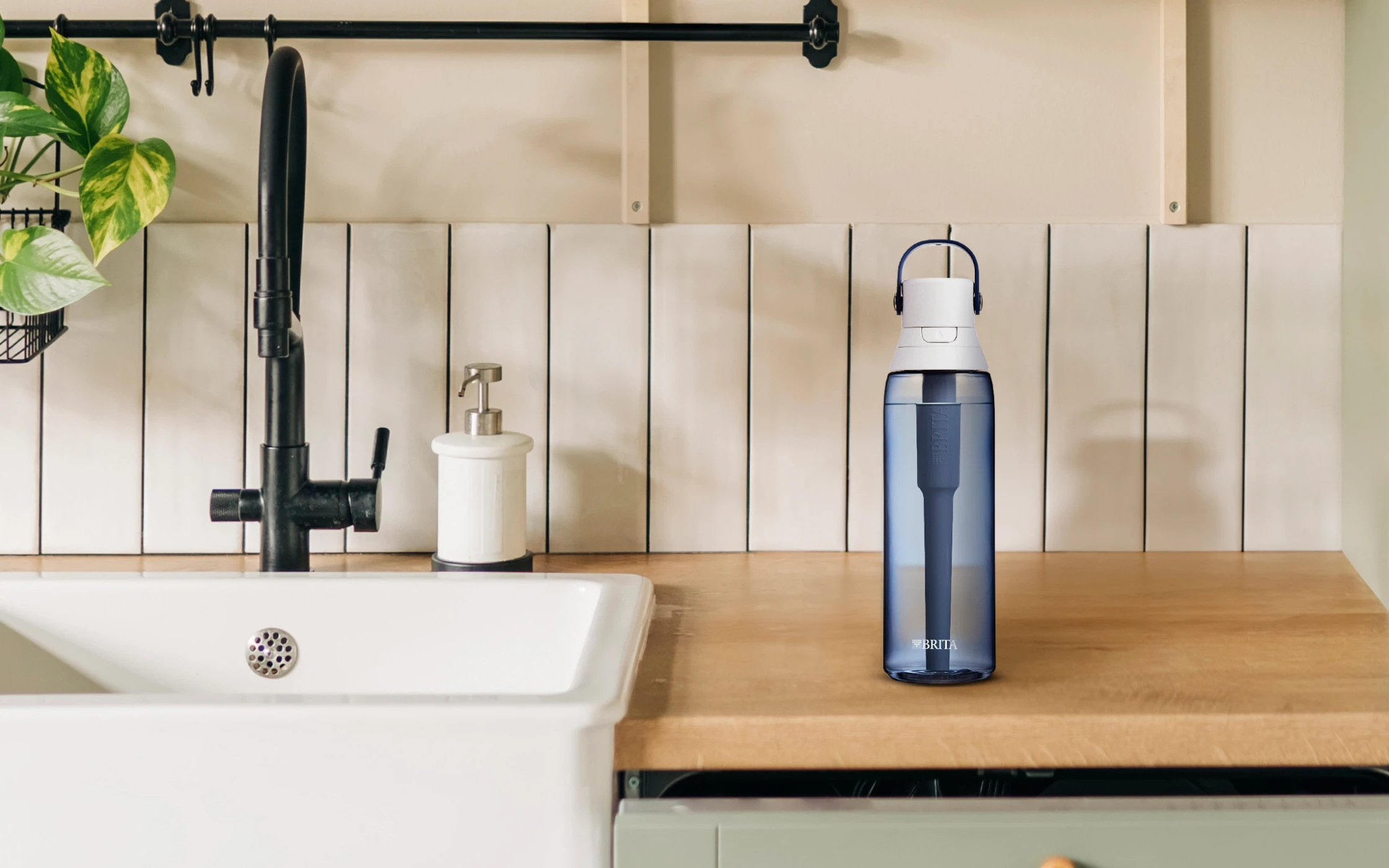 Brita Premium Water Filter Bottle, 26oz - Night Sky - Image 3